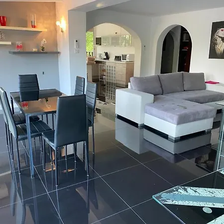 Cavaliere 125m2 Piscine Apartmán *